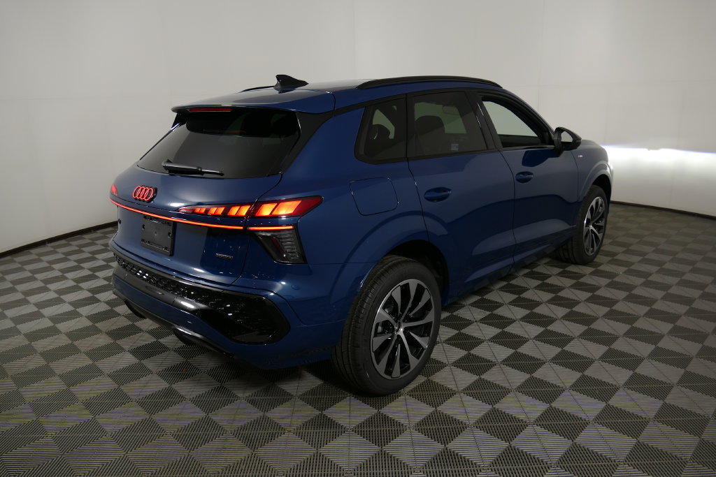 New 2026 Audi Q3 quattro 2.0T AWD/4WD image 3