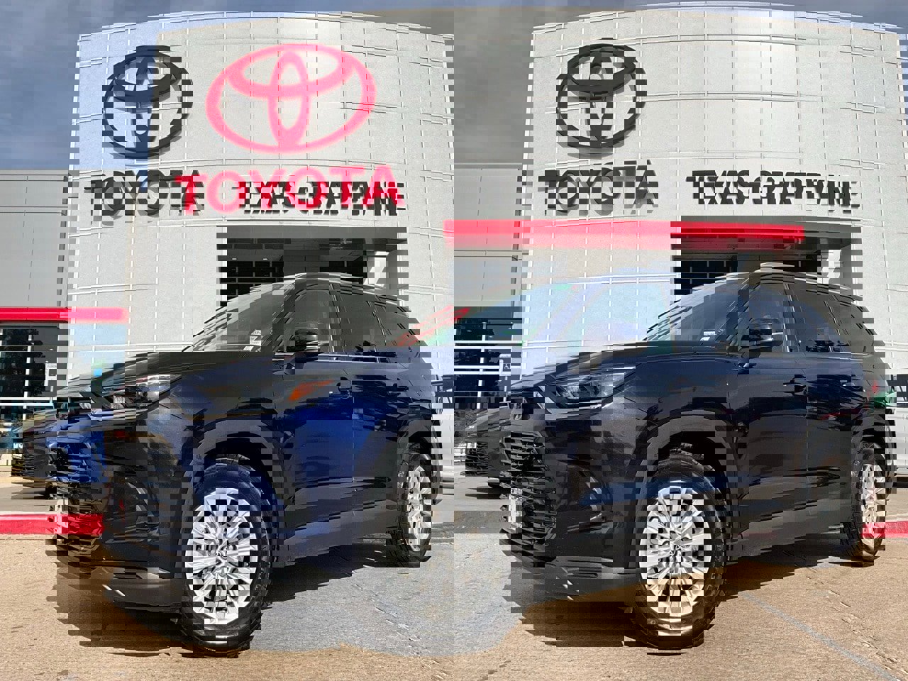 Used 2025 Toyota Grand Highlander FWD image 2