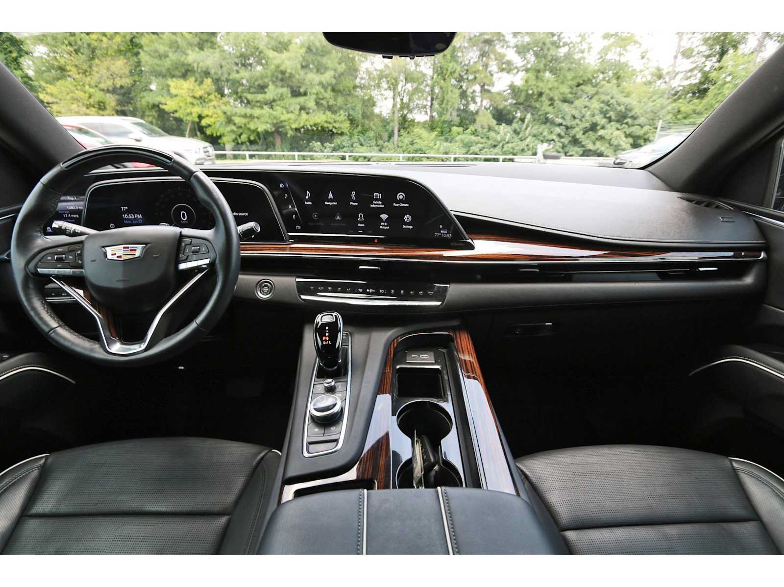 Used 2023 Cadillac Escalade ESV Premium Luxury AWD/4WD image 7