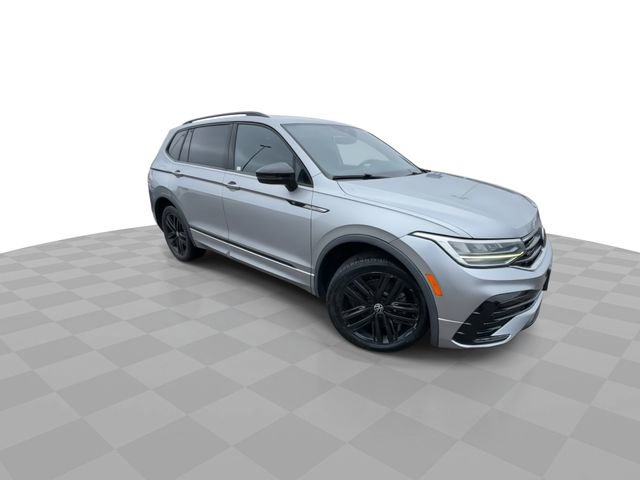 Used 2022 Volkswagen Tiguan SE R-Line image 2