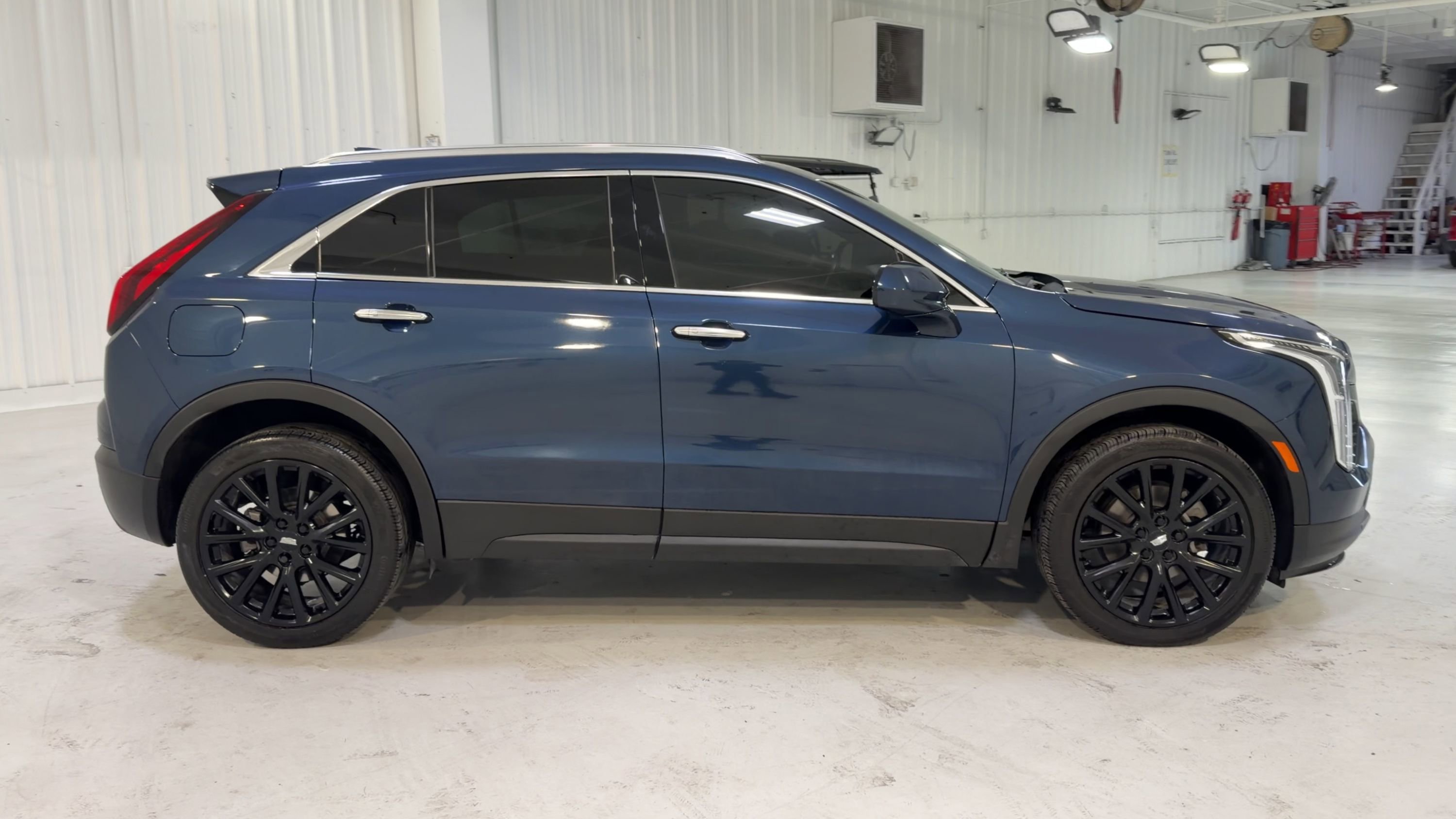 Used 2022 Cadillac XT4 Luxury w/ Cold Weather Package image 2