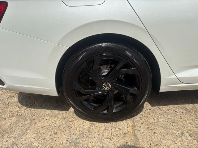 Used 2026 Volkswagen Jetta SE FWD image 9