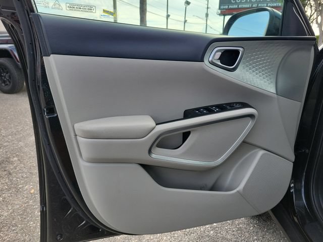 Used 2025 Kia Soul LX FWD image 22