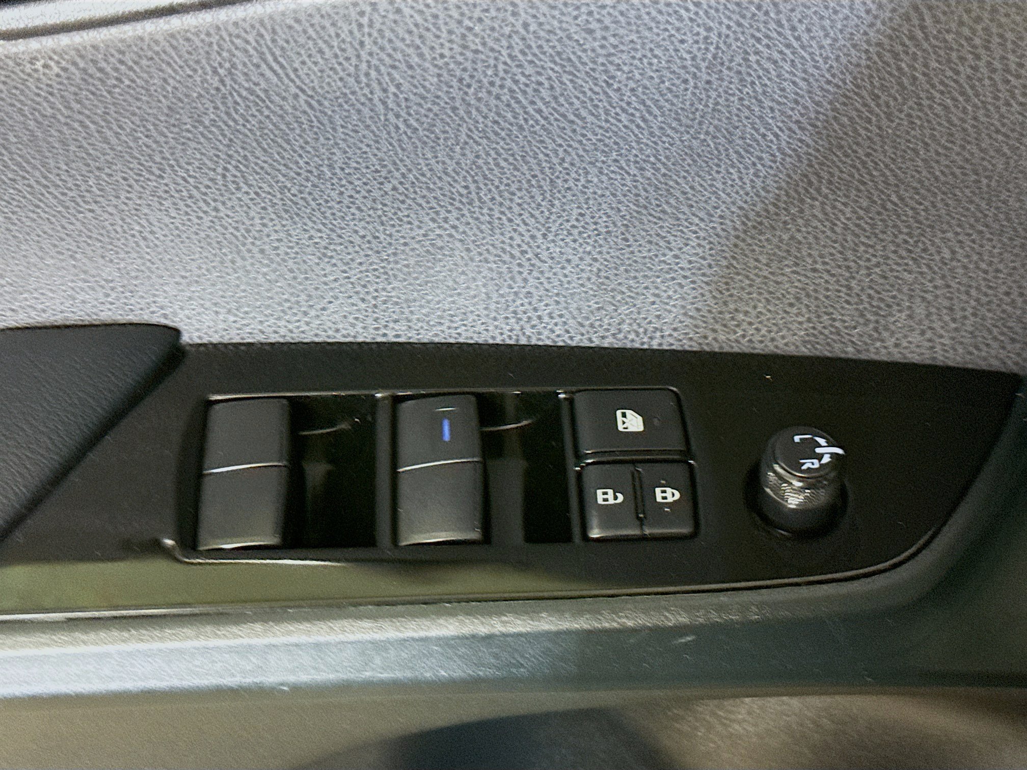 Used 2022 Toyota Prius XLE FWD image 20