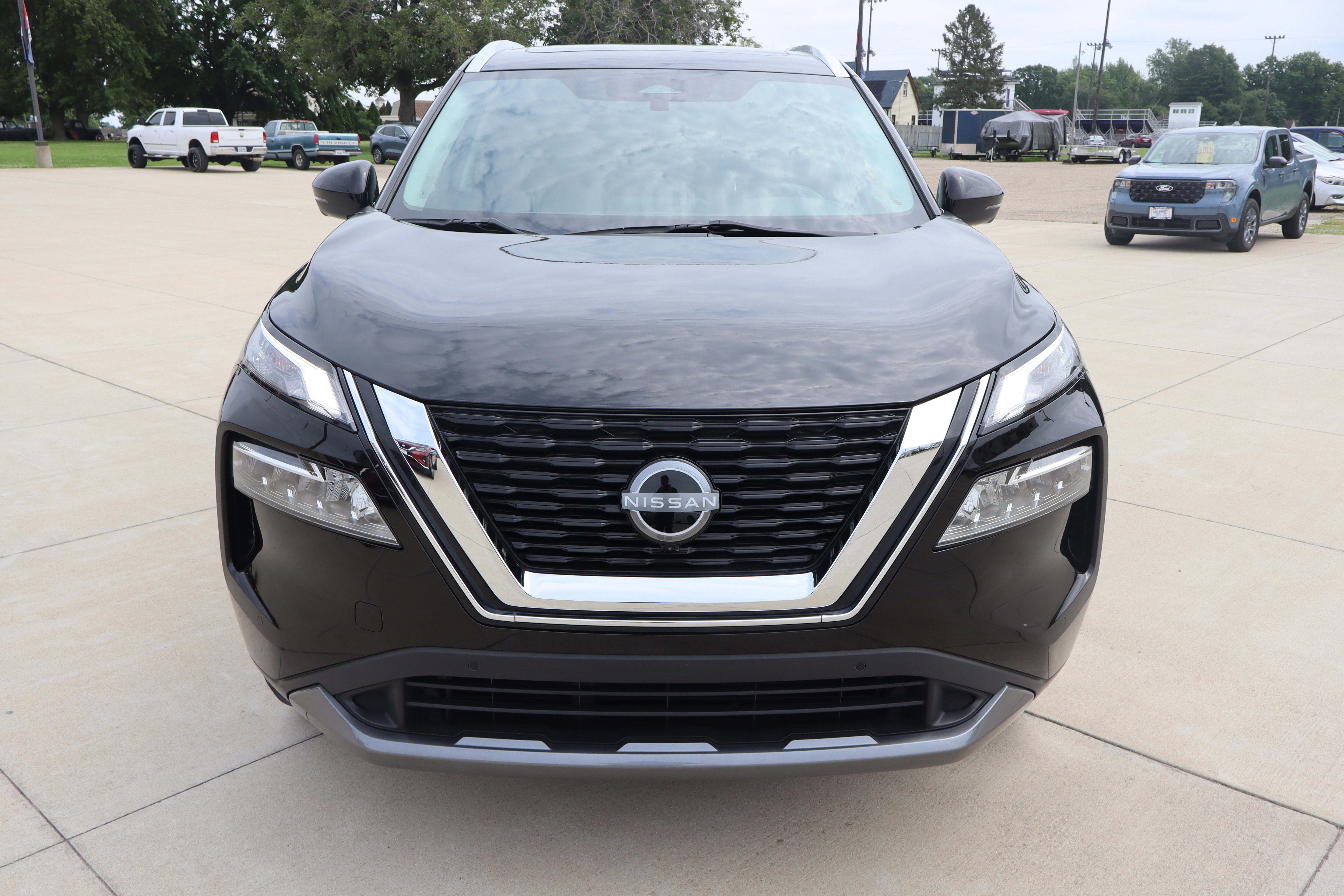 Used 2023 Nissan Rogue SL w/ SL Premium Package AWD/4WD image 2