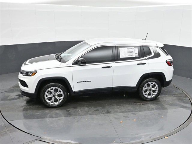Used 2025 Jeep Compass Sport w/ Mopar Graphics Package image 34