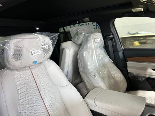 New 2026 Cadillac Vistiq Luxury w/ LPO, Floor Liner Package image 24