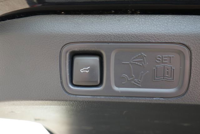 Used 2022 Ford Expedition Limited AWD/4WD image 12