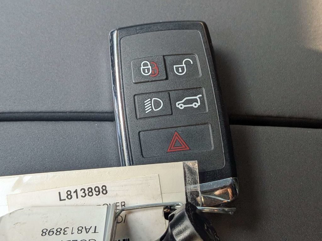Certified 2026 Land Rover Range Rover Velar Dynamic SE AWD/4WD image 36
