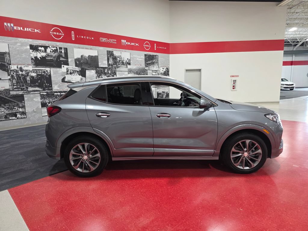 Used 2020 Buick Encore GX Essence w/ Experience Buick Package AWD/4WD image 2