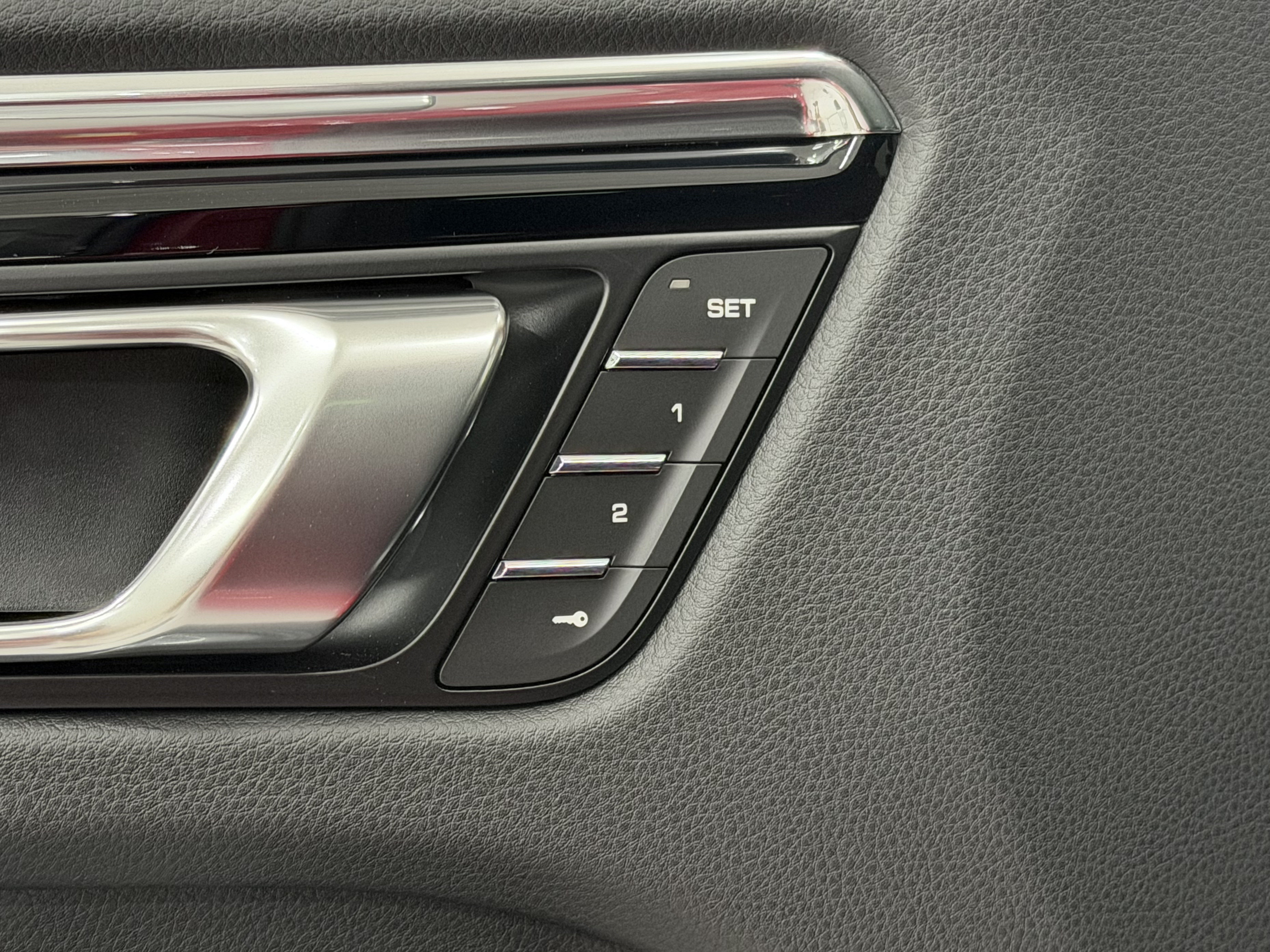 New 2026 Porsche Macan Turbo AWD/4WD image 29