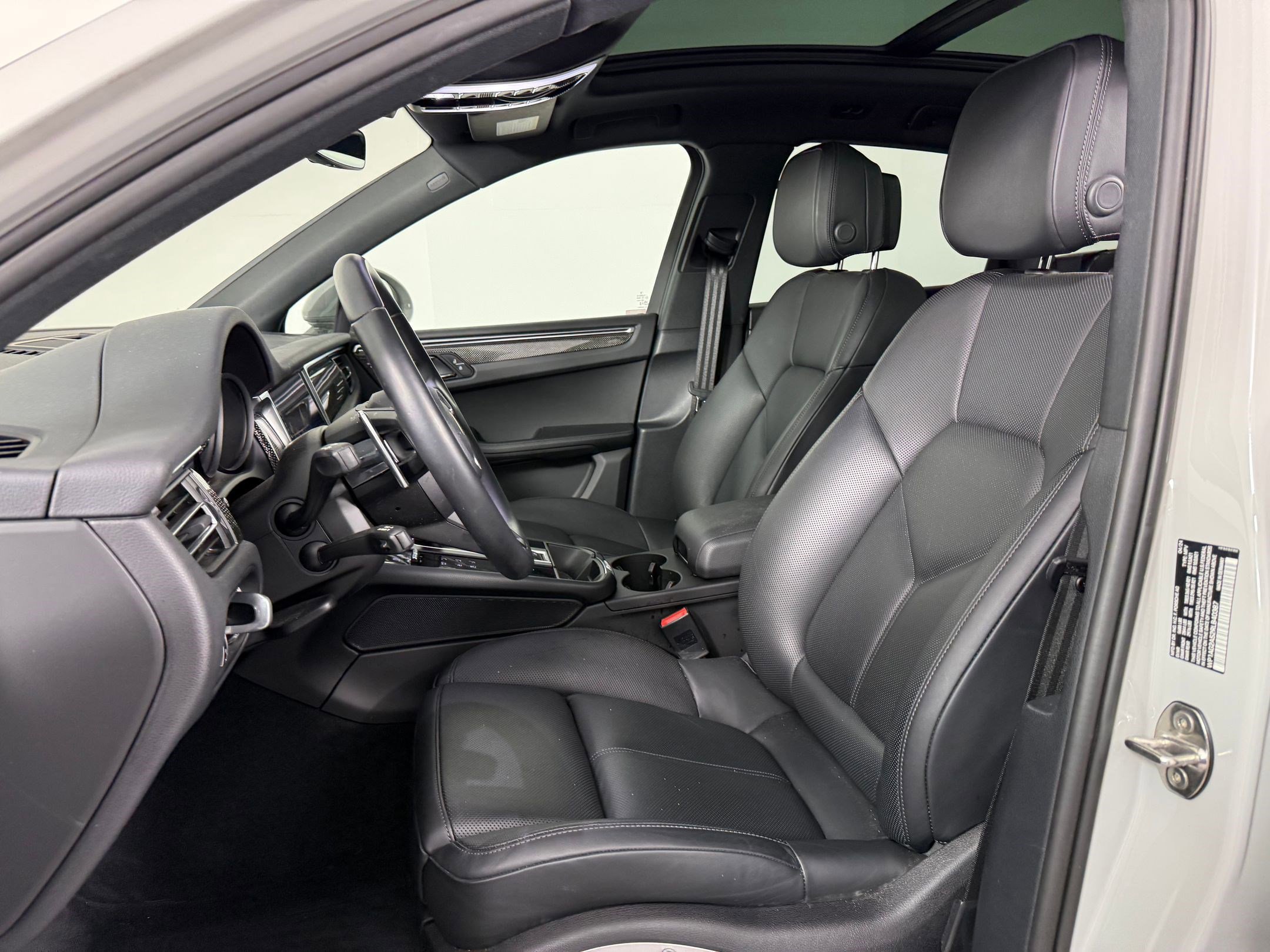 Certified 2024 Porsche Macan S image 5