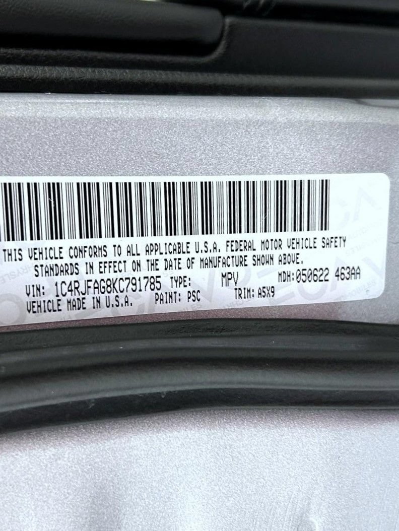 Used 2019 Jeep Grand Cherokee Laredo AWD/4WD image 26