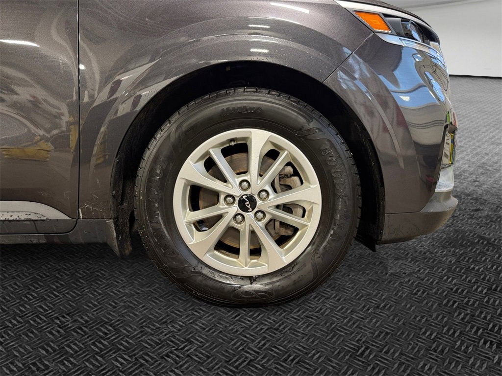 Certified 2024 Kia Carnival LX image 11