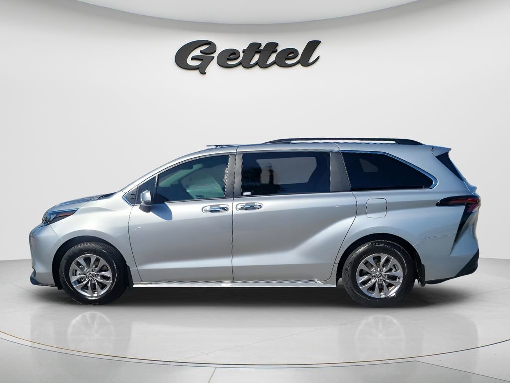 Certified 2025 Toyota Sienna XLE image 8