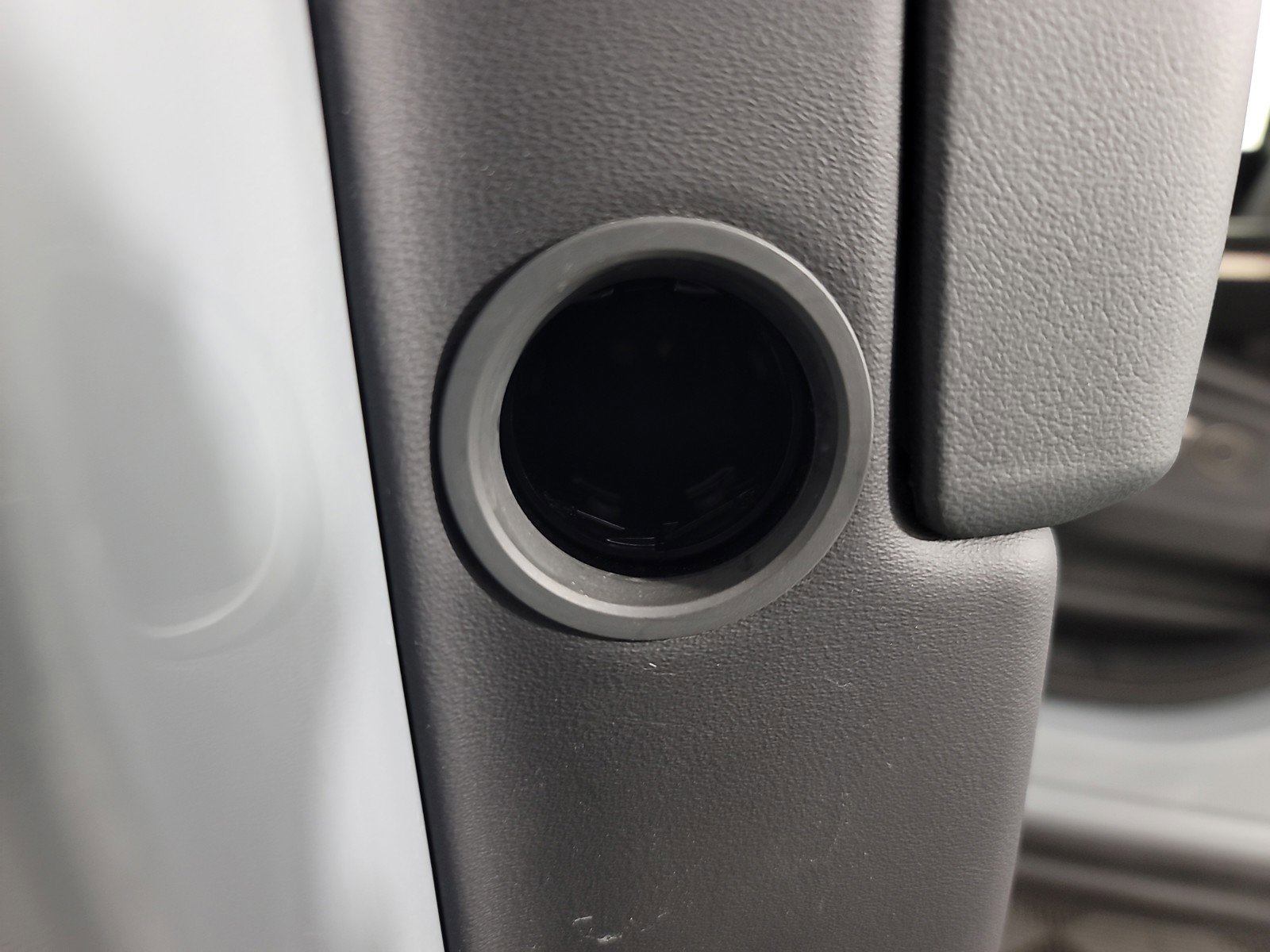 Used 2024 Rivian R1S Adventure AWD/4WD image 32