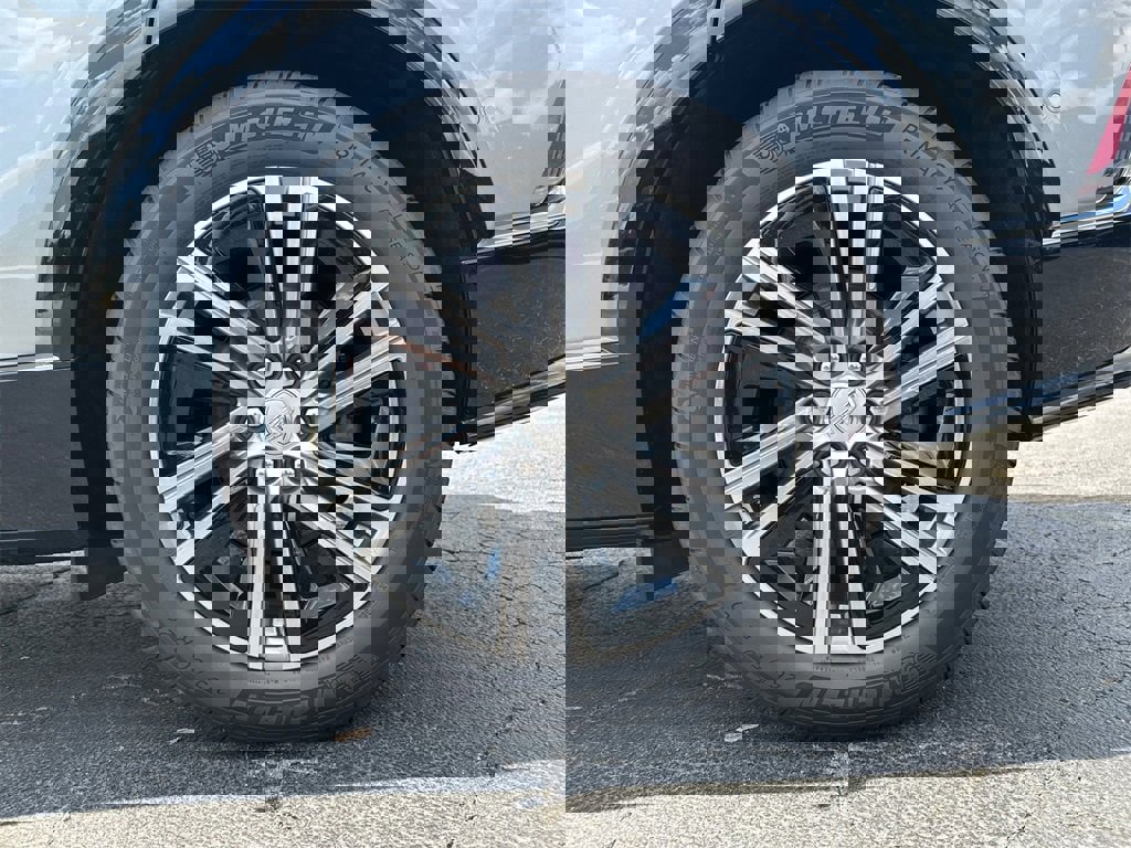 New 2025 Cadillac Lyriq Luxury image 19