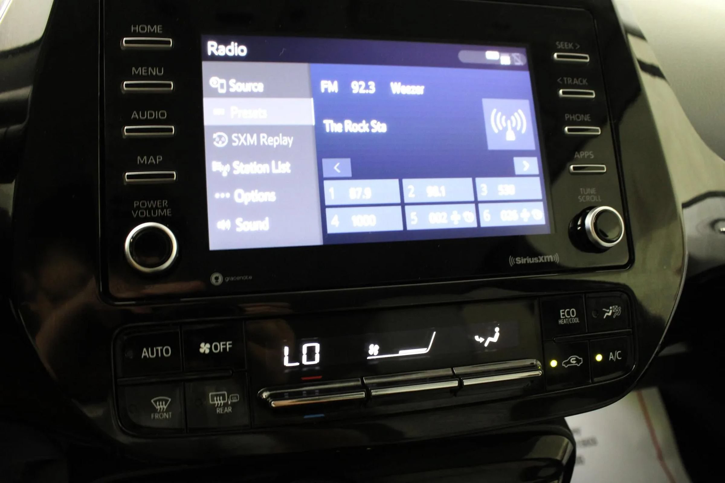 Used 2022 Toyota Prius XLE w/ Advanced Technology Package AWD/4WD image 20