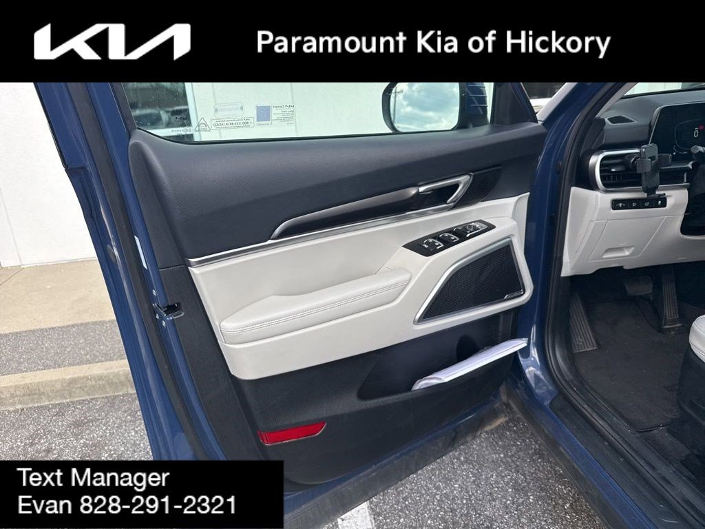 Used 2025 Kia Telluride S image 9