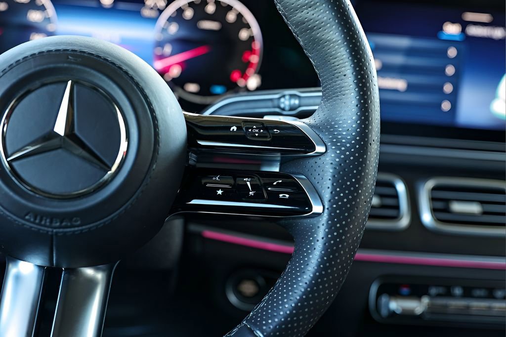 Used 2025 Mercedes-Benz GLS 450 4MATIC image 28