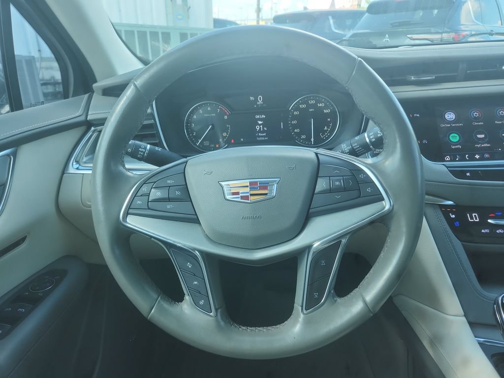 Used 2021 Cadillac XT5 Premium Luxury w/ LPO, Floor Liner Package FWD image 4