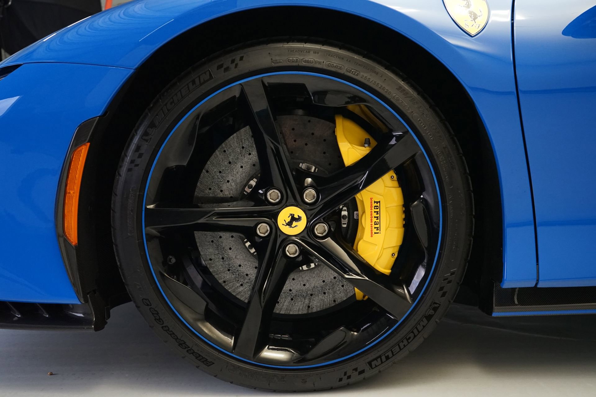 Used 2025 Ferrari SF90 Spider image 39