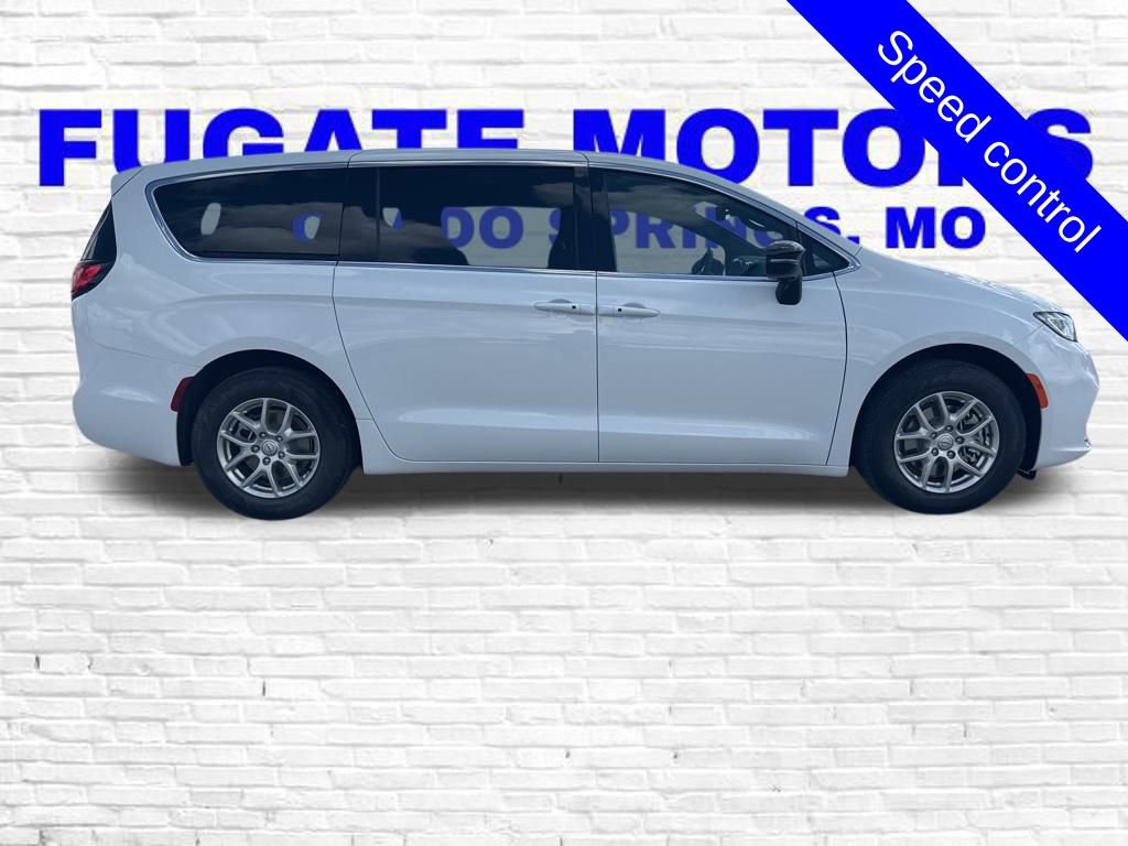 New 2026 Chrysler Pacifica Select image 7