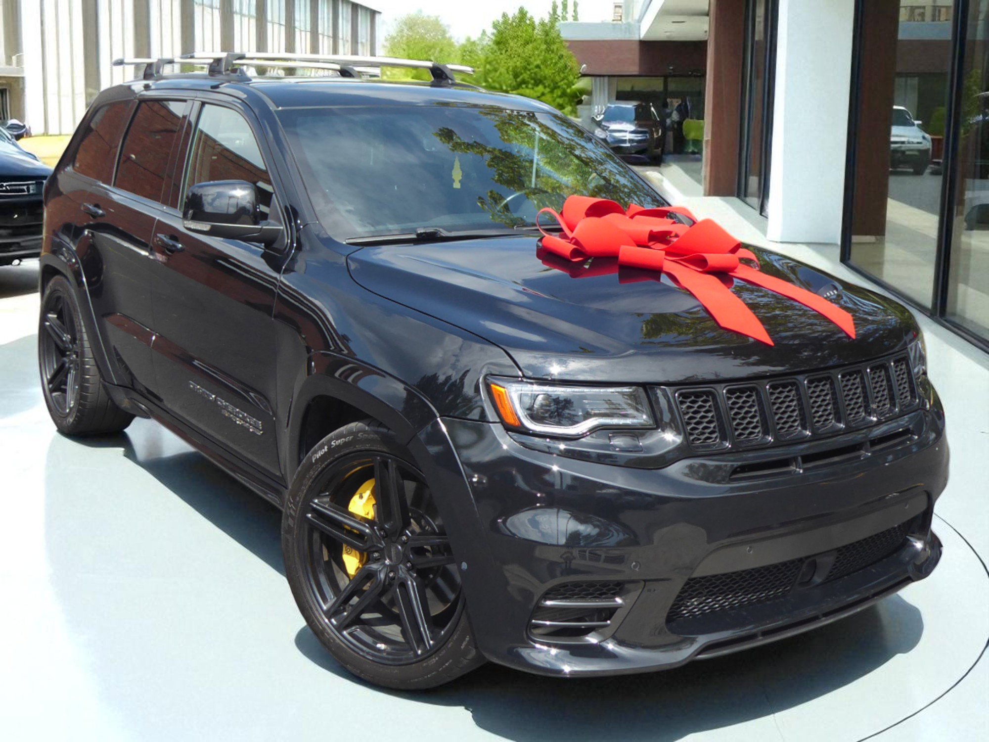 Used 2018 Jeep Grand Cherokee Trackhawk image 2