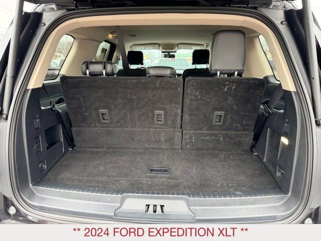 Used 2024 Ford Expedition XLT image 17