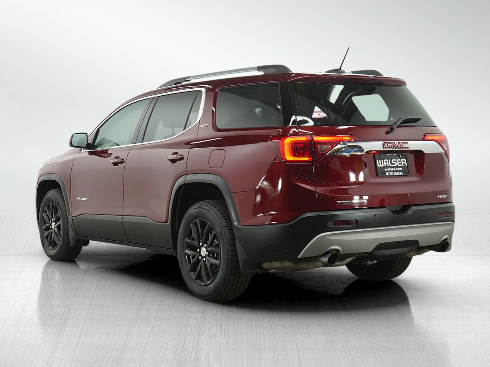 Used 2018 GMC Acadia SLT AWD/4WD image 3