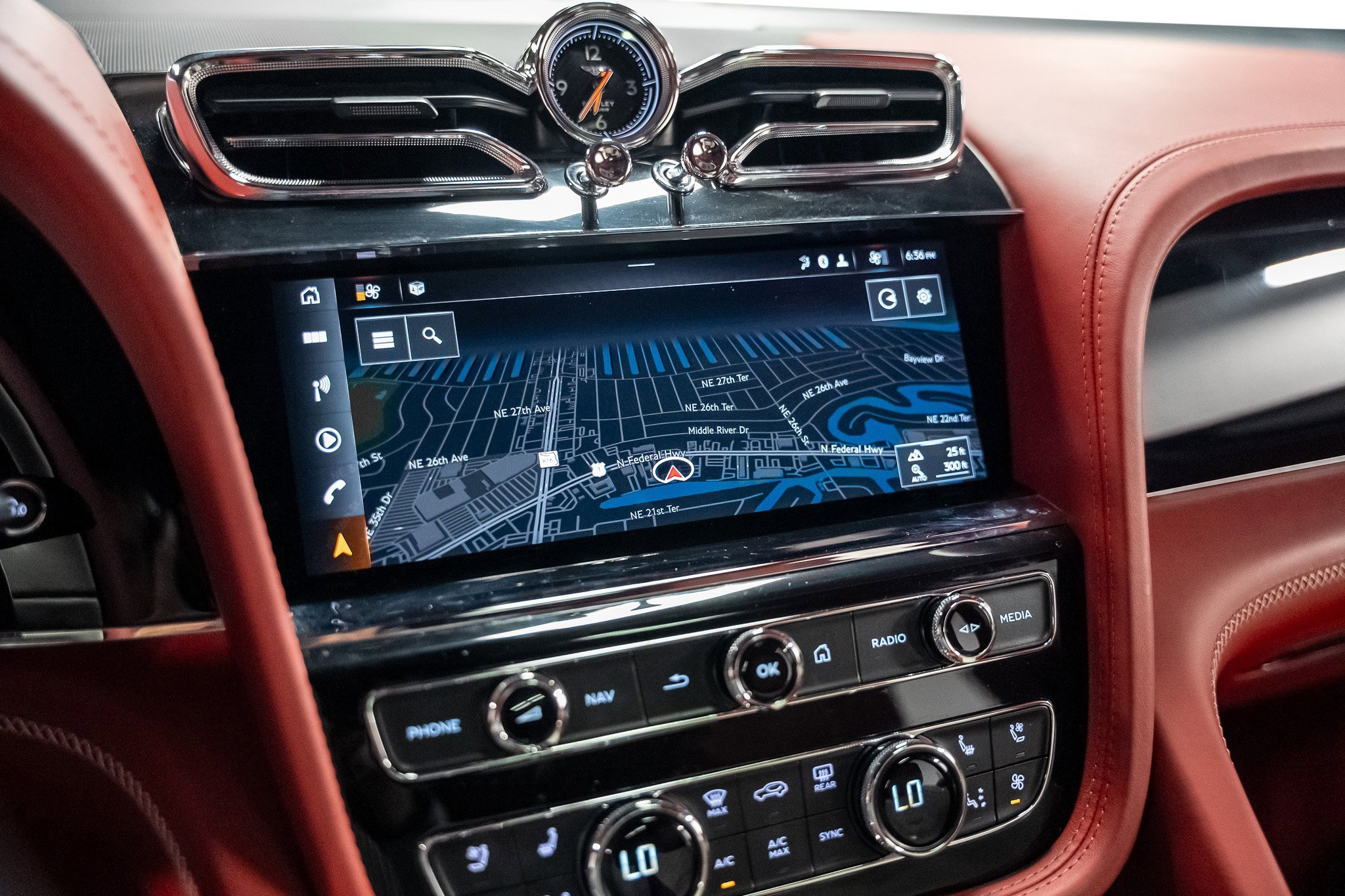 Used 2022 Bentley Bentayga image 40