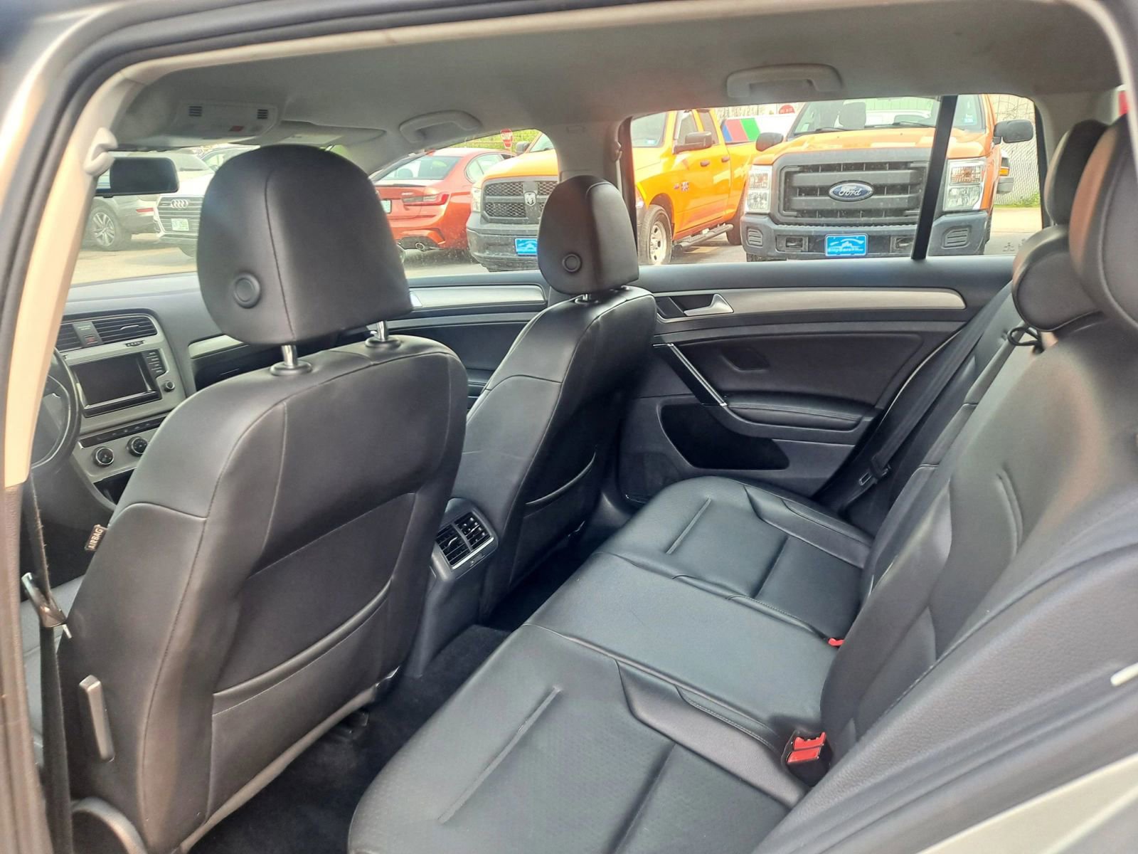 Used 2015 Volkswagen Golf TDI S image 9