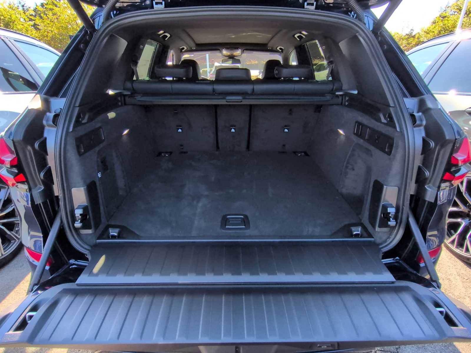 Used 2026 BMW X5 xDrive40i w/ M Sport Package image 37
