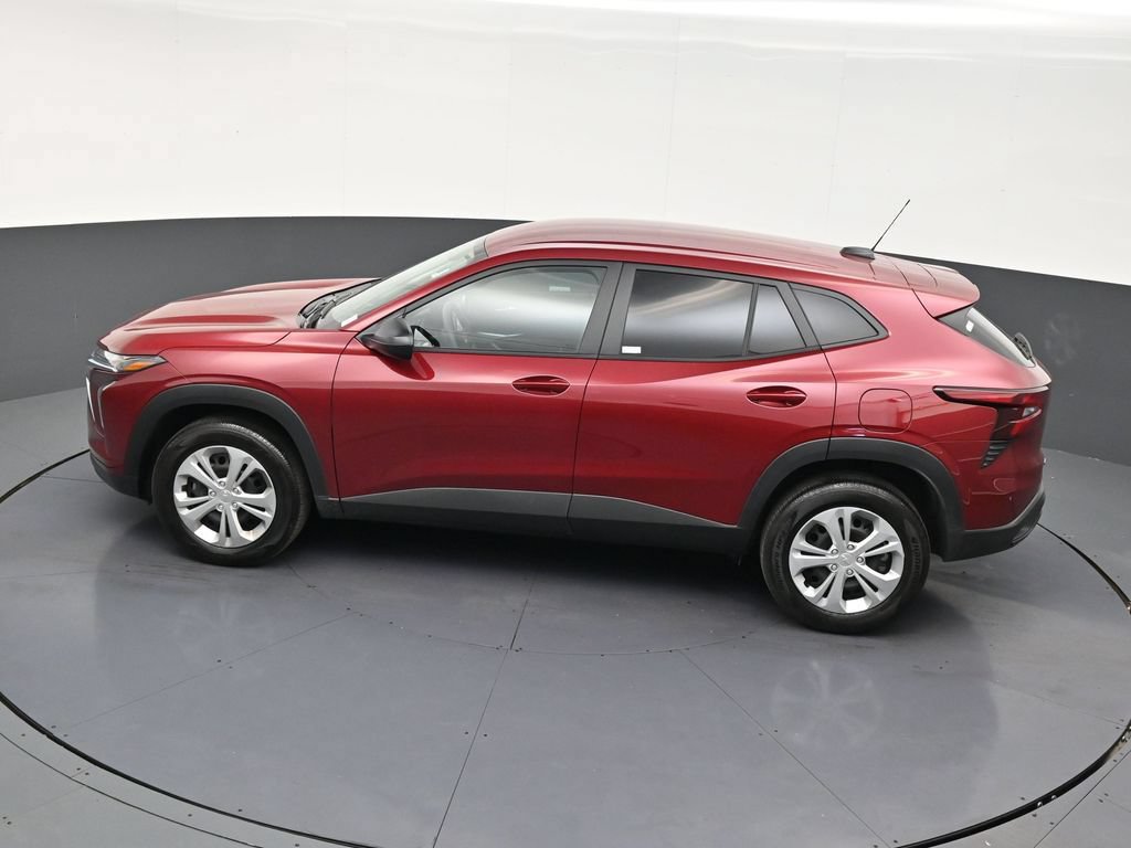 Used 2025 Chevrolet Trax LS FWD image 15
