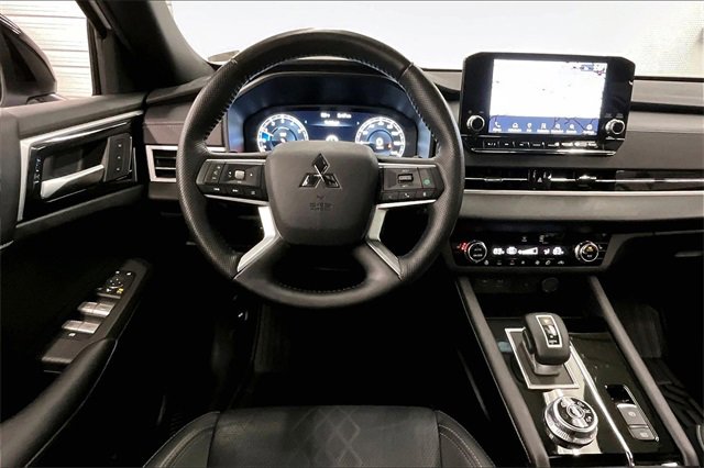Used 2024 Mitsubishi Outlander SEL Black Edition image 5