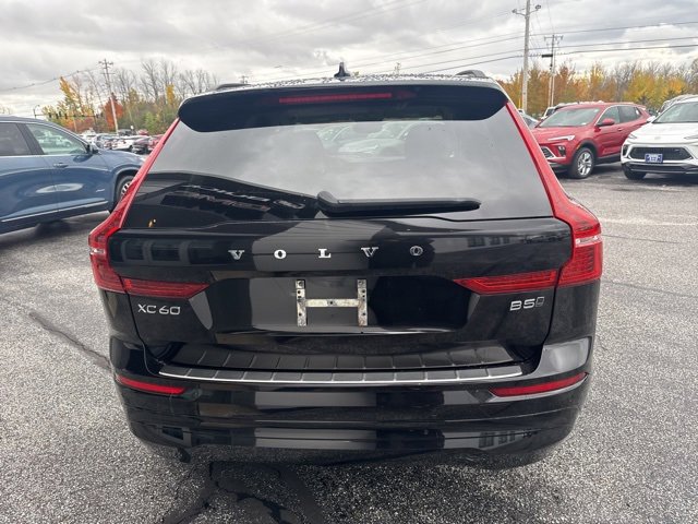 Used 2022 Volvo XC60 B5 Momentum w/ Climate Package image 6