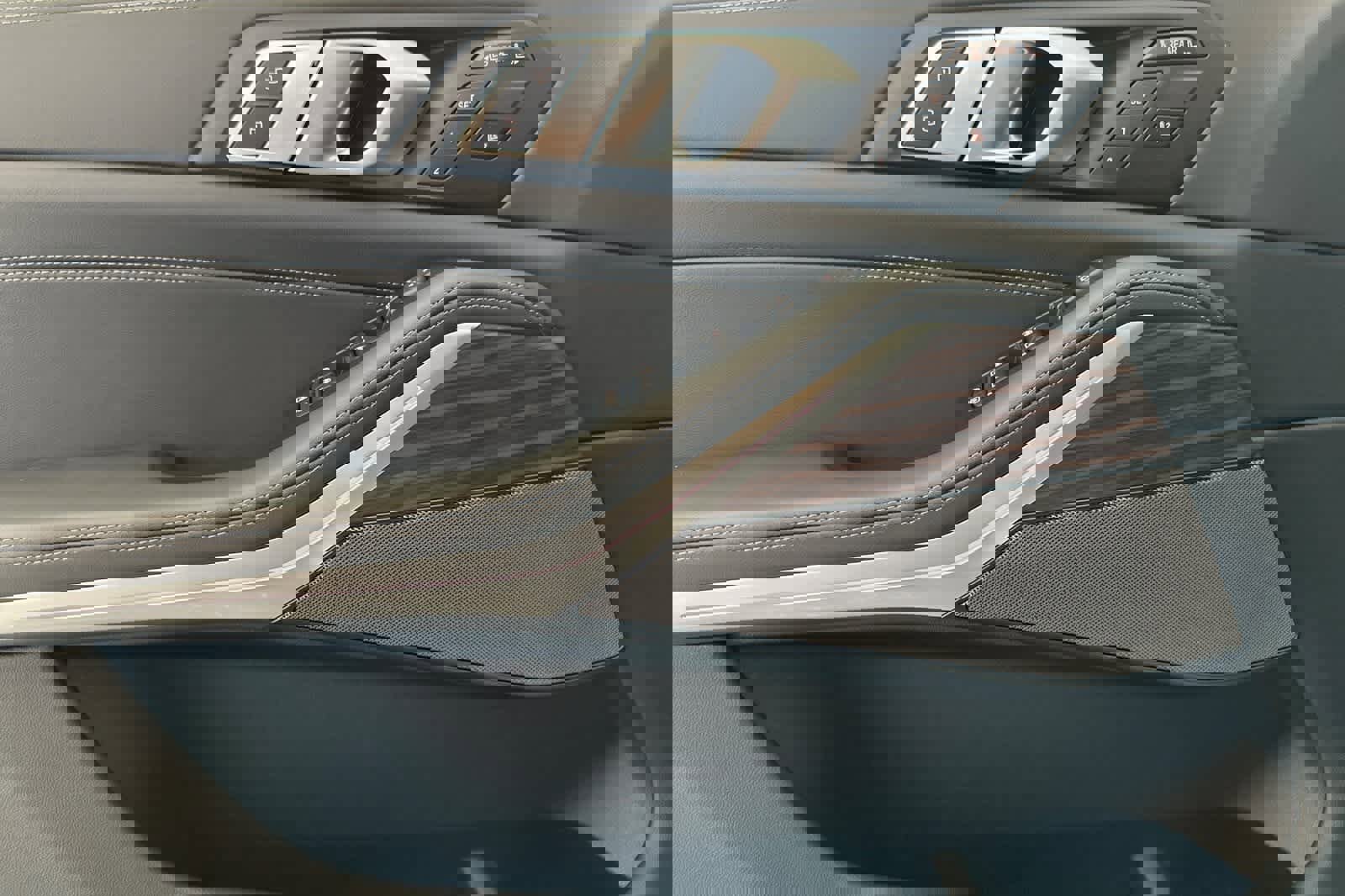 Used 2026 BMW X7 xDrive40i w/ M Sport Package image 12