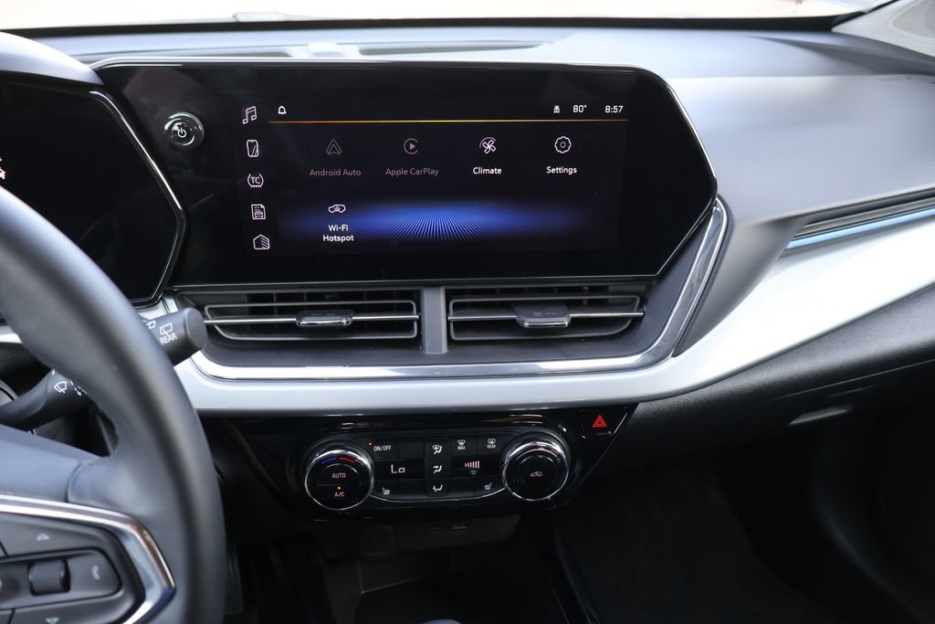 Used 2025 Chevrolet Trax LT w/ LT Convenience Package FWD image 30