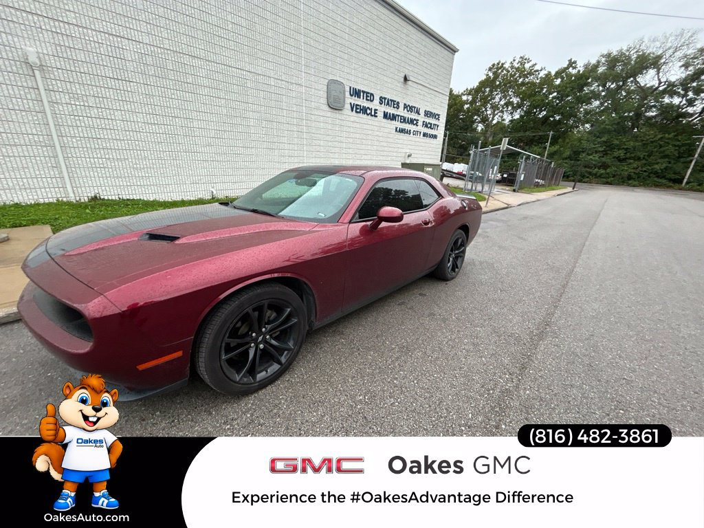 Used 2017 Dodge Challenger SXT w/ Blacktop Package RWD image 1