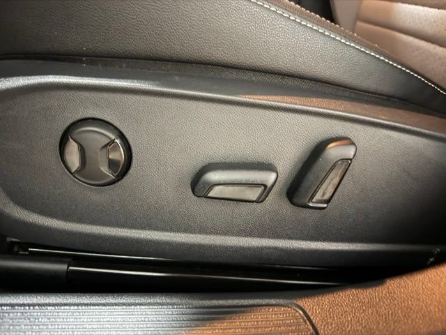 Used 2025 Volkswagen Jetta SE FWD image 15