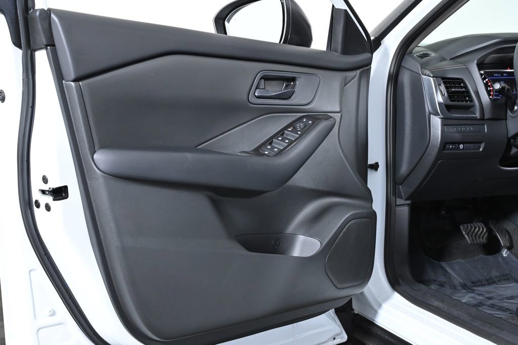 Certified 2025 Nissan Rogue S image 26