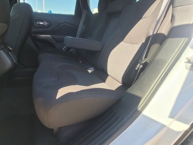 Used 2021 Jeep Cherokee Latitude AWD/4WD image 14