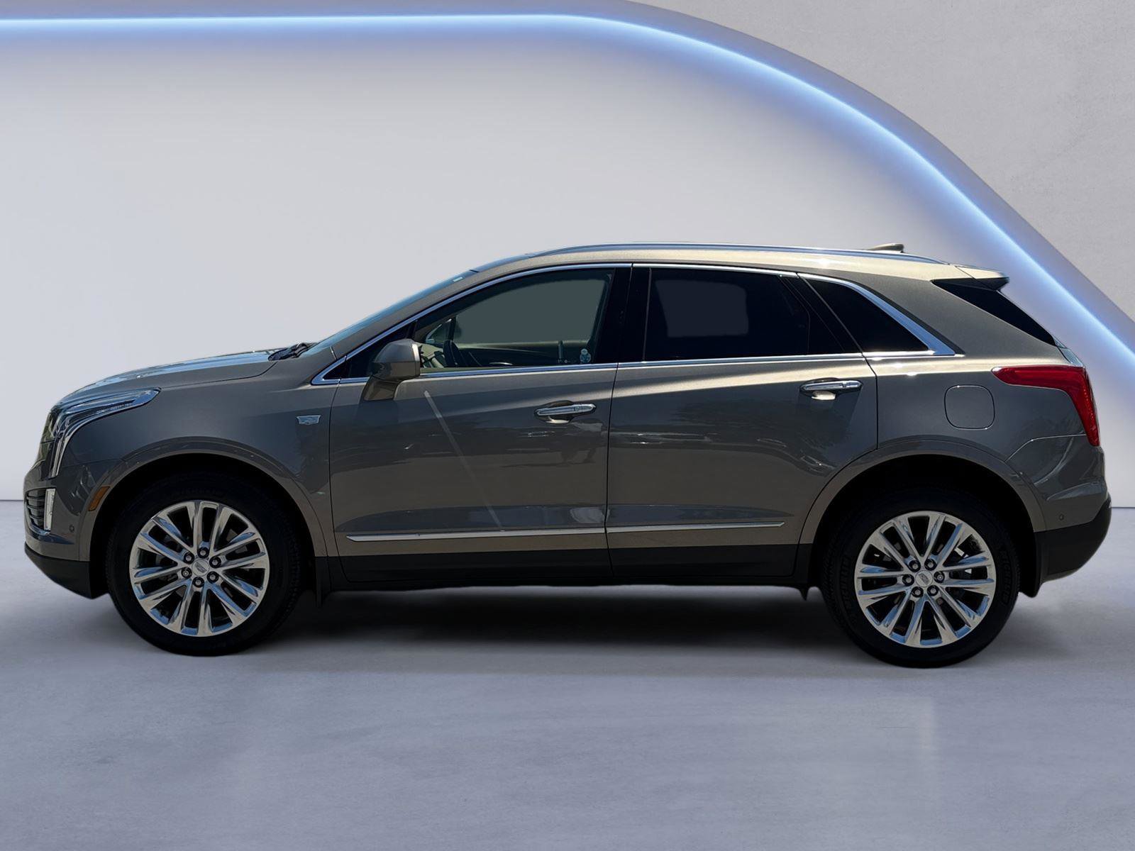 Used 2018 Cadillac XT5 Platinum w/ Driver Assist Package AWD/4WD image 11