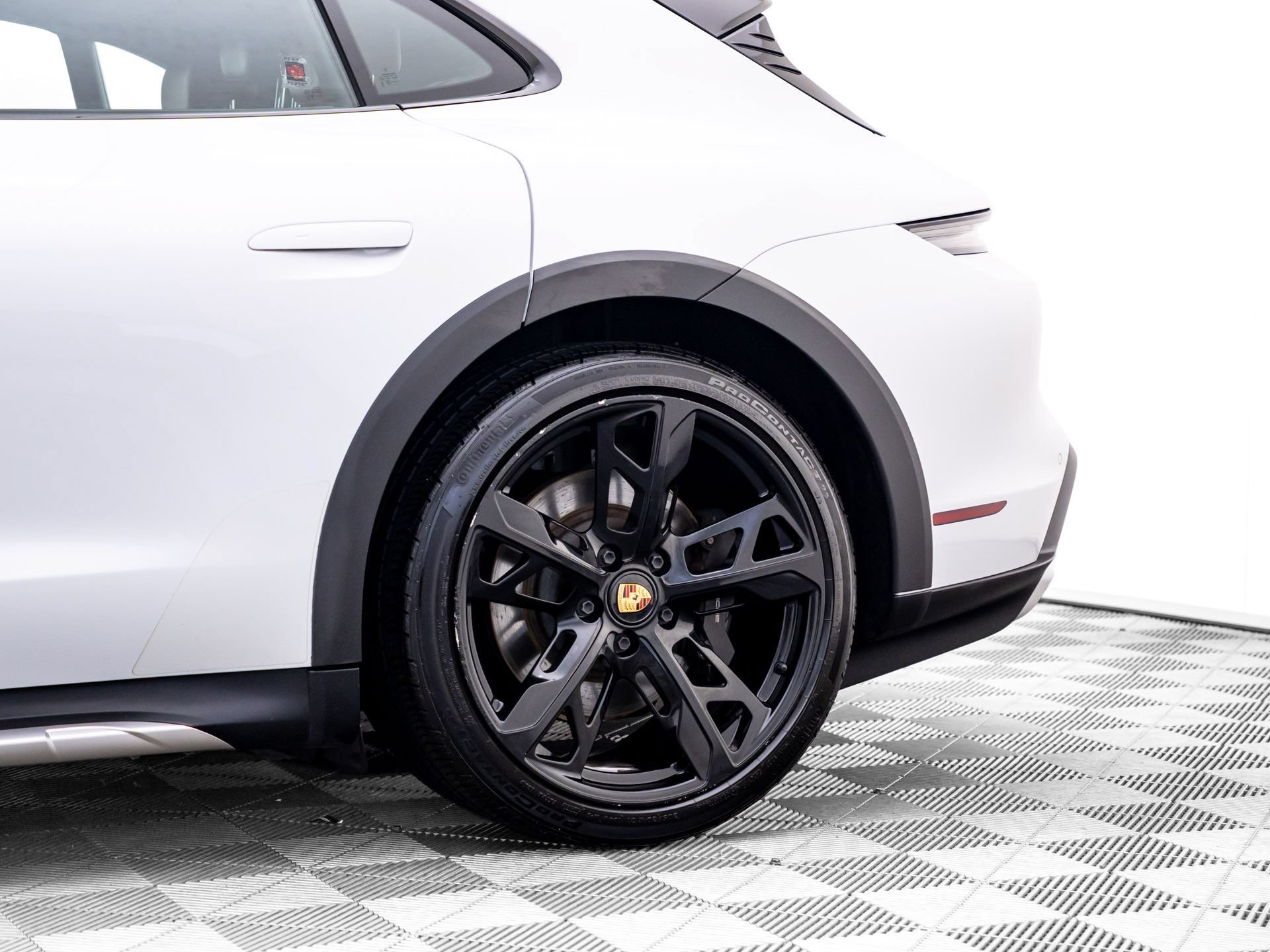 Certified 2023 Porsche Taycan 4 Cross Turismo AWD/4WD image 38