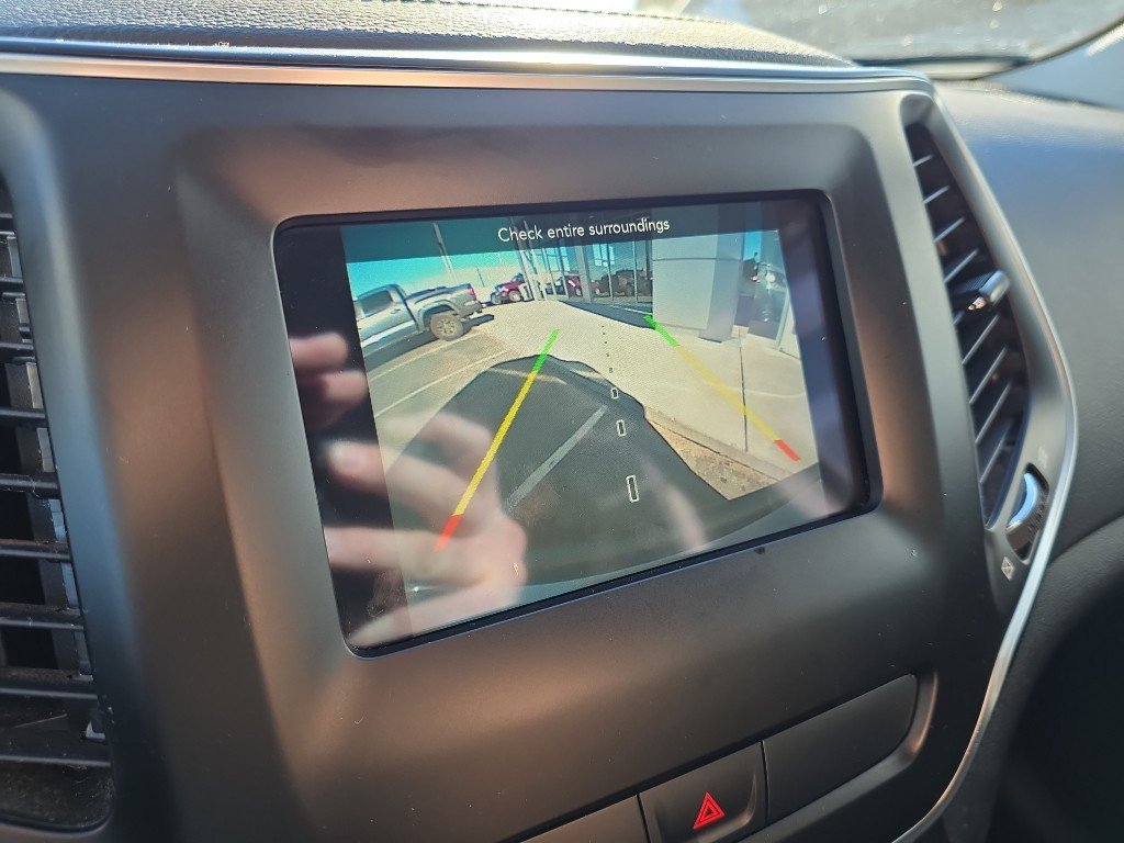 Used 2019 Jeep Cherokee Latitude w/ Cold Weather Group image 25