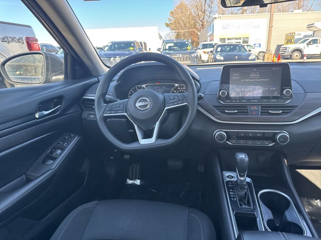 Used 2024 Nissan Altima 2.5 SV image 9