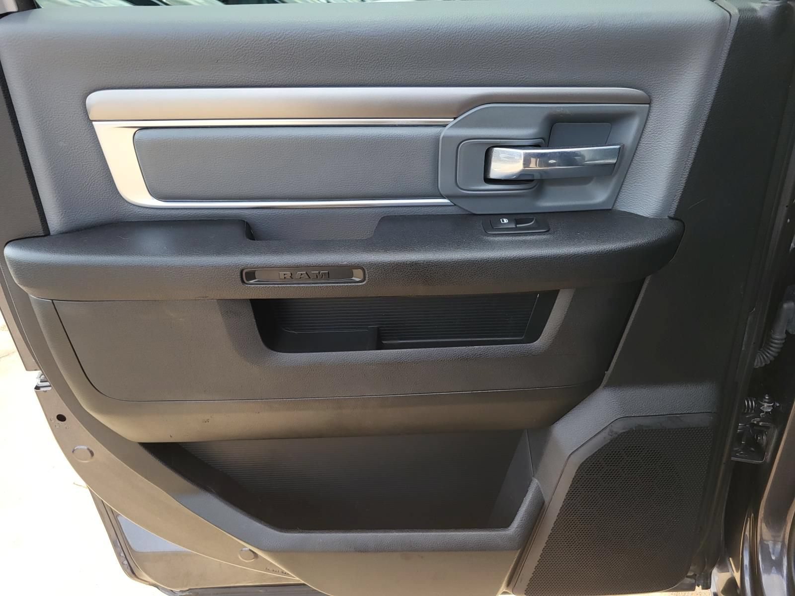 Used 2022 RAM 1500 Classic SLT AWD/4WD image 11