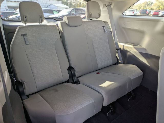 Used 2024 Toyota Sienna LE image 30