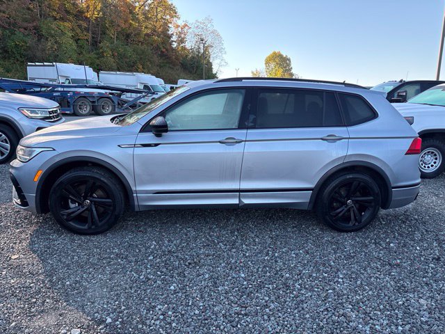 Used 2023 Volkswagen Tiguan SE R-Line AWD/4WD image 2