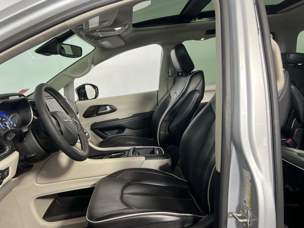Used 2024 Chrysler Pacifica Limited image 19